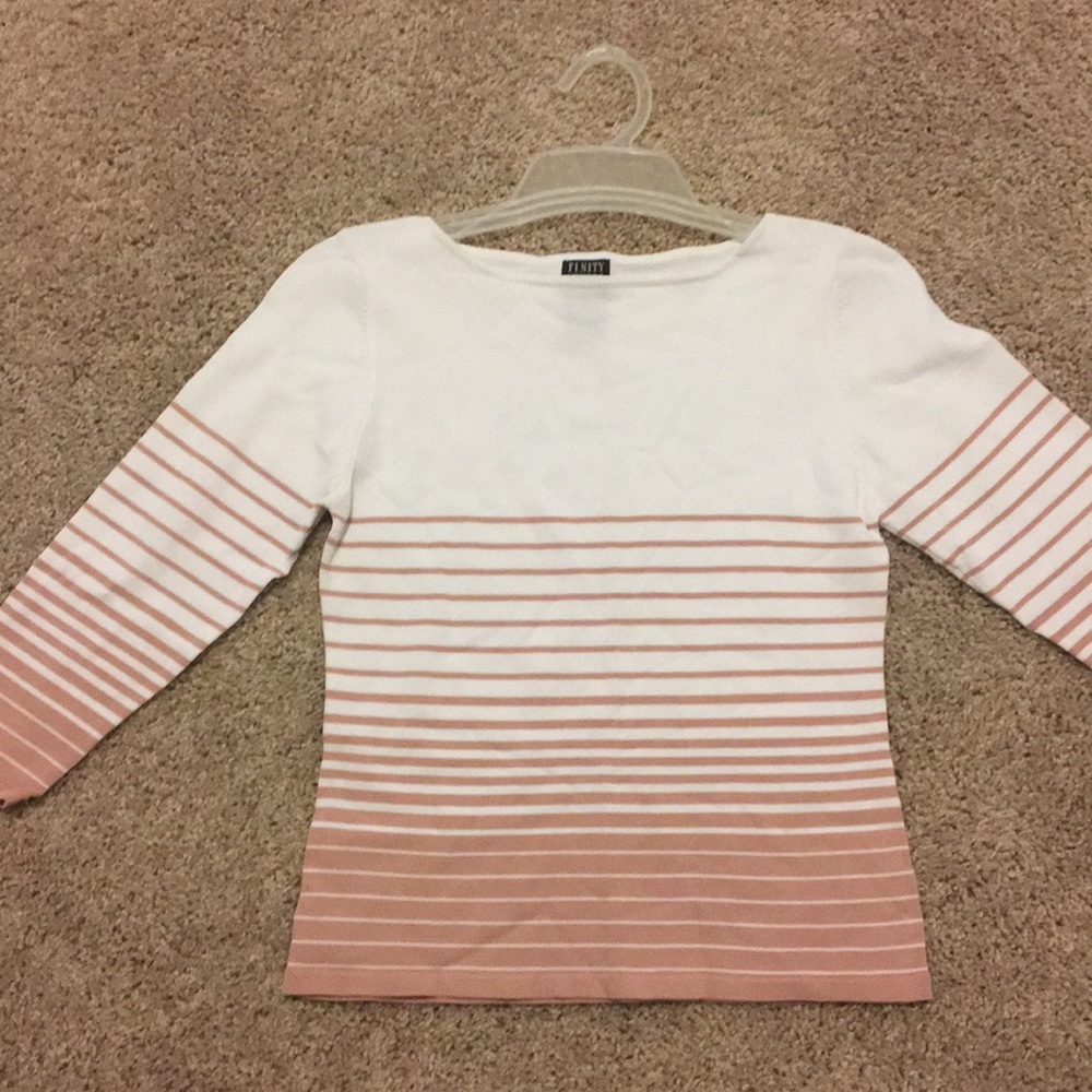 NWOT - Light weigh knitted top!